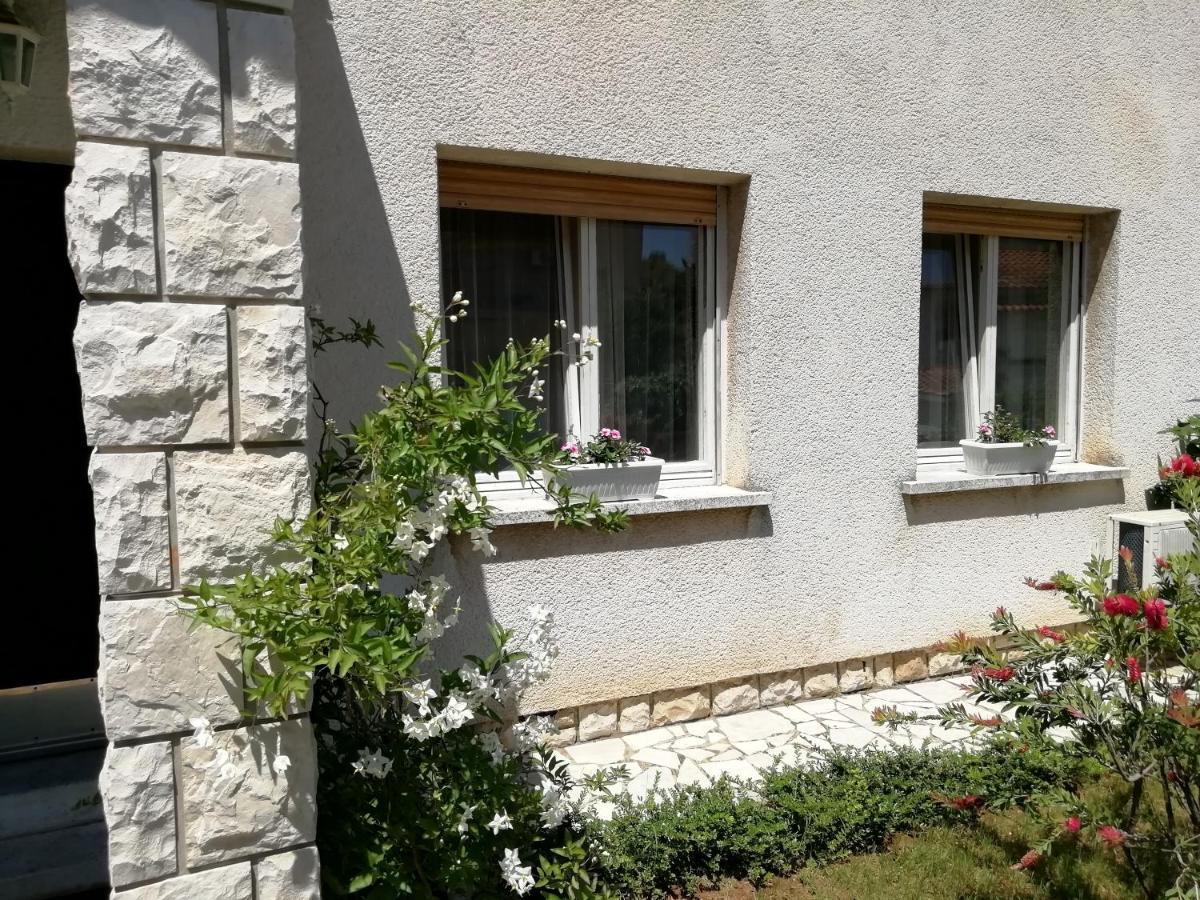 Apartments Jadranka Ivana Pula Exterior photo