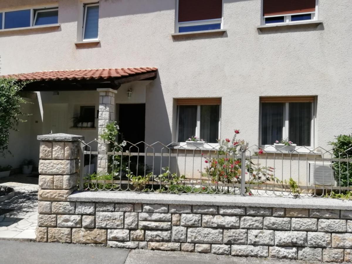 Apartments Jadranka Ivana Pula Exterior photo